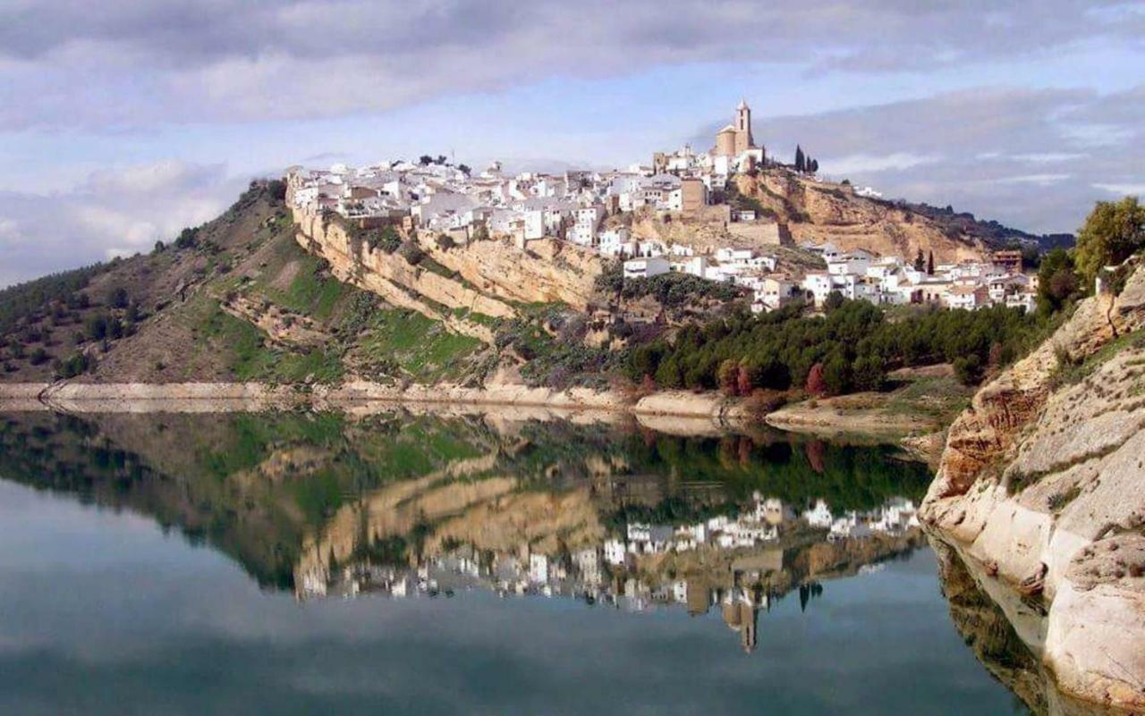 הוילה Iznájar Cortijo De La Cruz מראה חיצוני תמונה