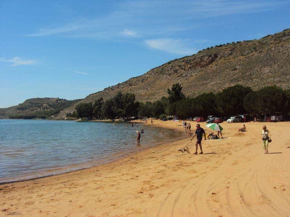 הוילה Iznájar Cortijo De La Cruz מראה חיצוני תמונה
