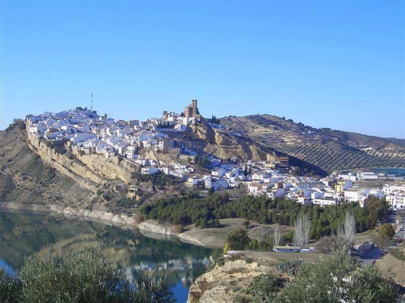 הוילה Iznájar Cortijo De La Cruz מראה חיצוני תמונה