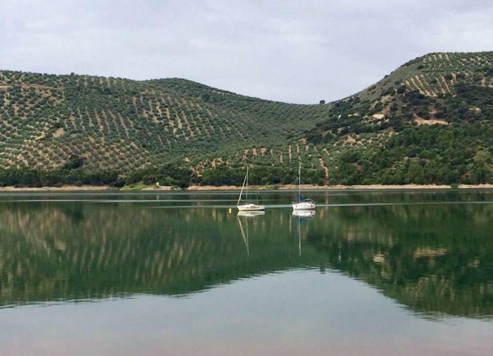 הוילה Iznájar Cortijo De La Cruz מראה חיצוני תמונה