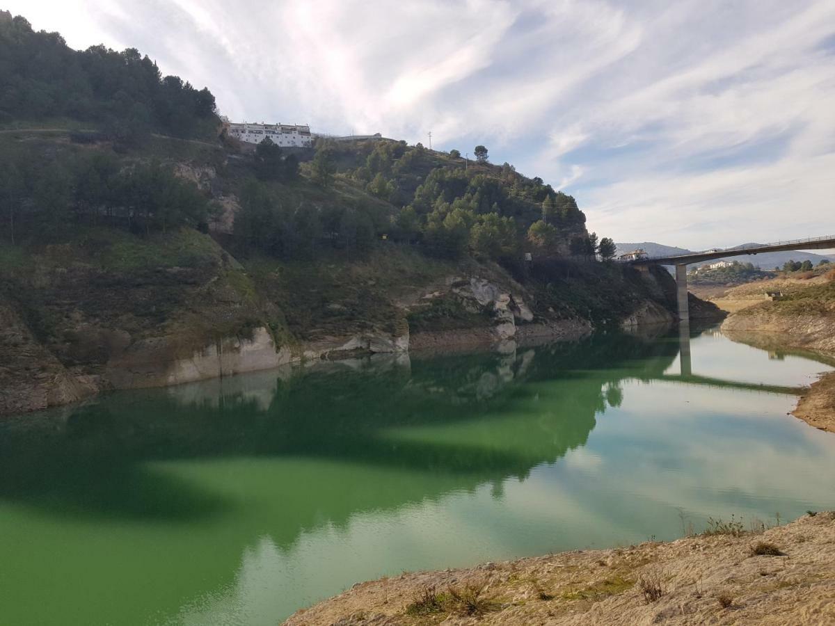הוילה Iznájar Cortijo De La Cruz מראה חיצוני תמונה